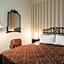 Hadley's Orient Hotel