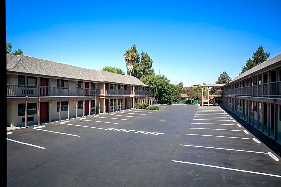 Alura Inn