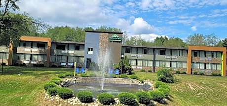 Wingate by Wyndham Lake George