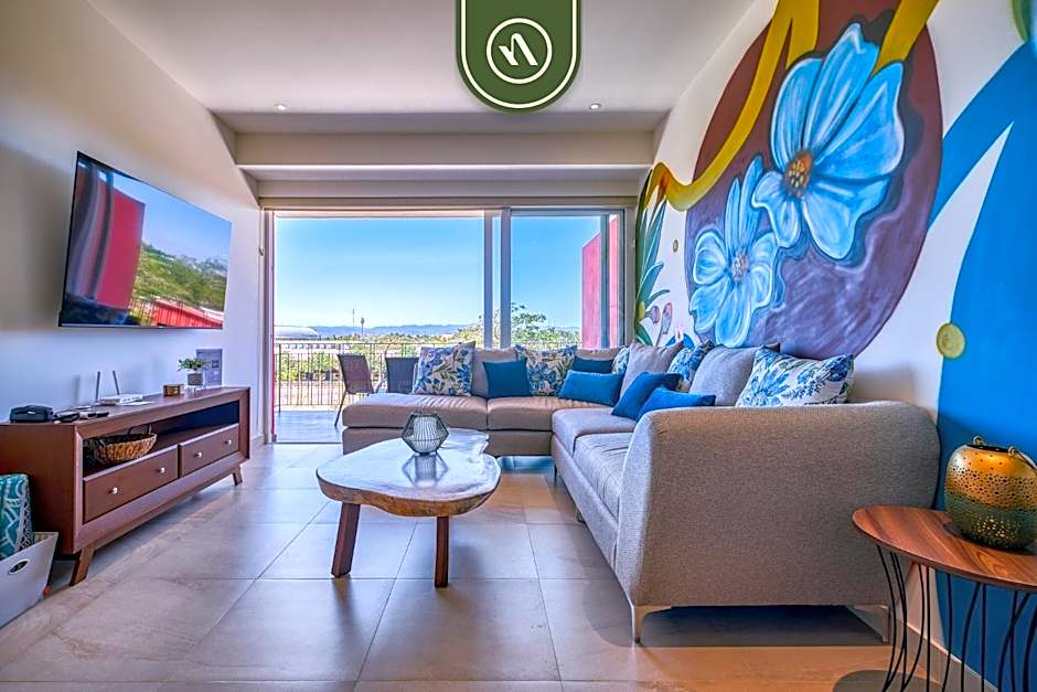 Cozy Apt with Private Terrace - Rooftop Pool