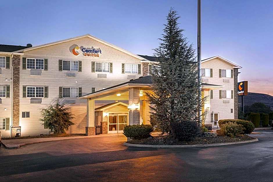 Photo 1 of 32 of Comfort Suites Yakima