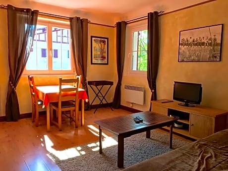 02. Chambre Canigou-Double-Villa-Salle de bain privée séparée-Vue sur Montagne