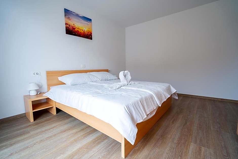 PJ Apartments & Wellness - Hot Tub & Sauna - Free Parking