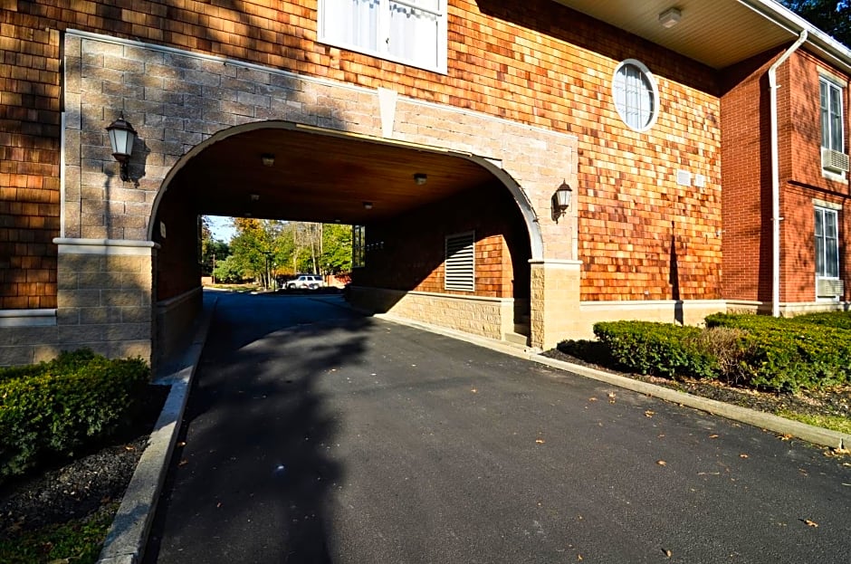 Best Western Plus The Inn & Suites at the Falls