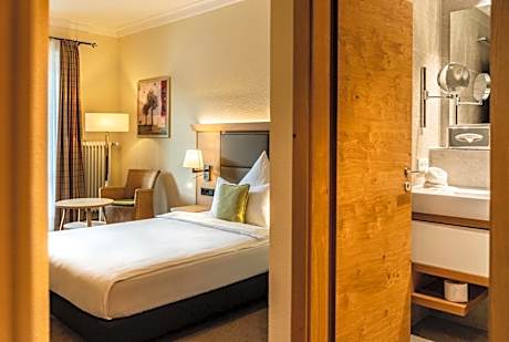 Single Room with Lake View