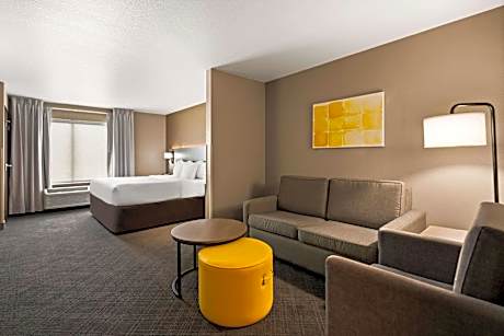 King Suite - Accessible/Non-Smoking