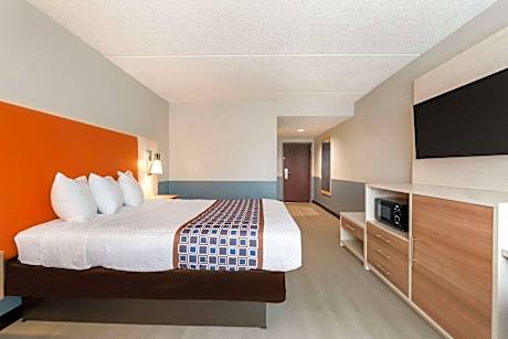 1 King Bed Mobility Accessible Room Bathtub w/ Grab Bars Pet-Friendly NSMK