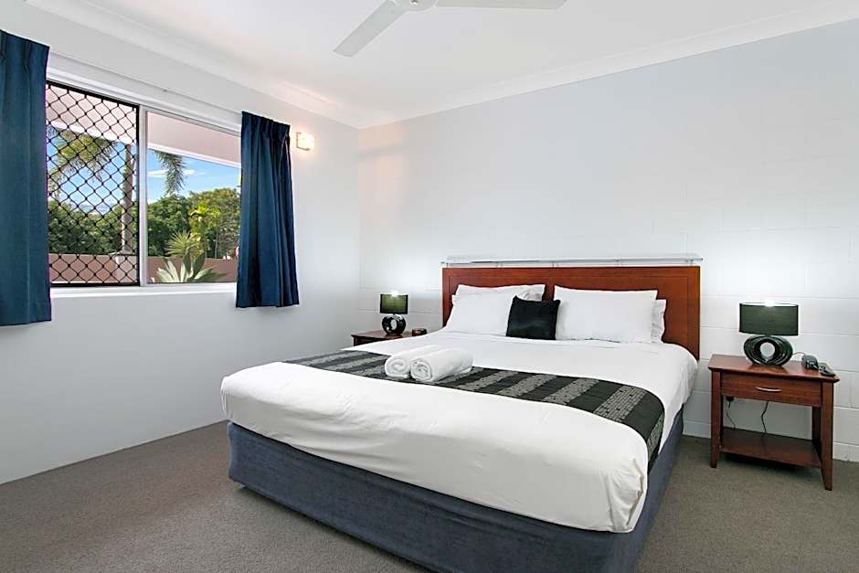 Cairns City Palms