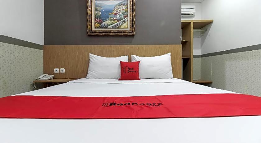 RedDoorz Plus @ Tuparev Cirebon