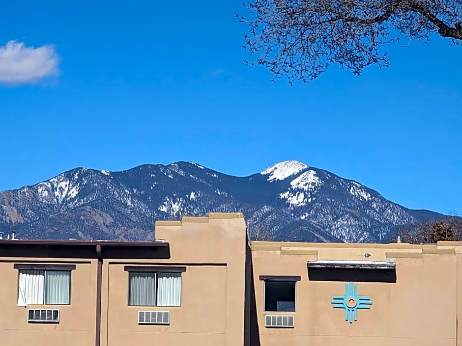 Sagebrush Inn & Suites