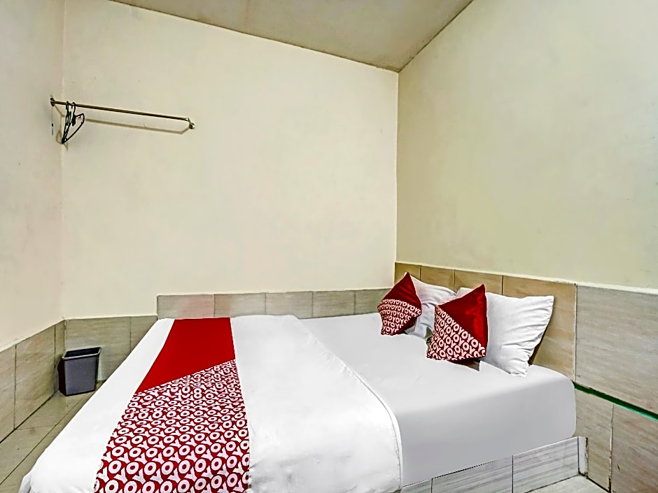 OYO 90158 Hotel Lendosis Perintis Kemerdekaan