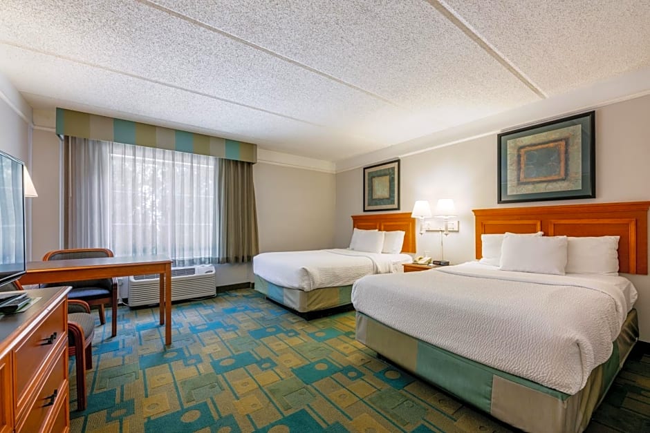 La Quinta by Wyndham Houston Bush IAH South