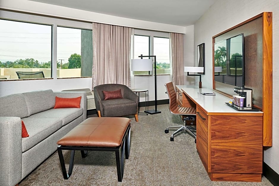 DoubleTree By Hilton Fullerton