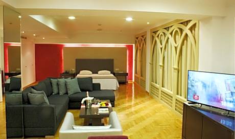 Business Suite Semi-Basement