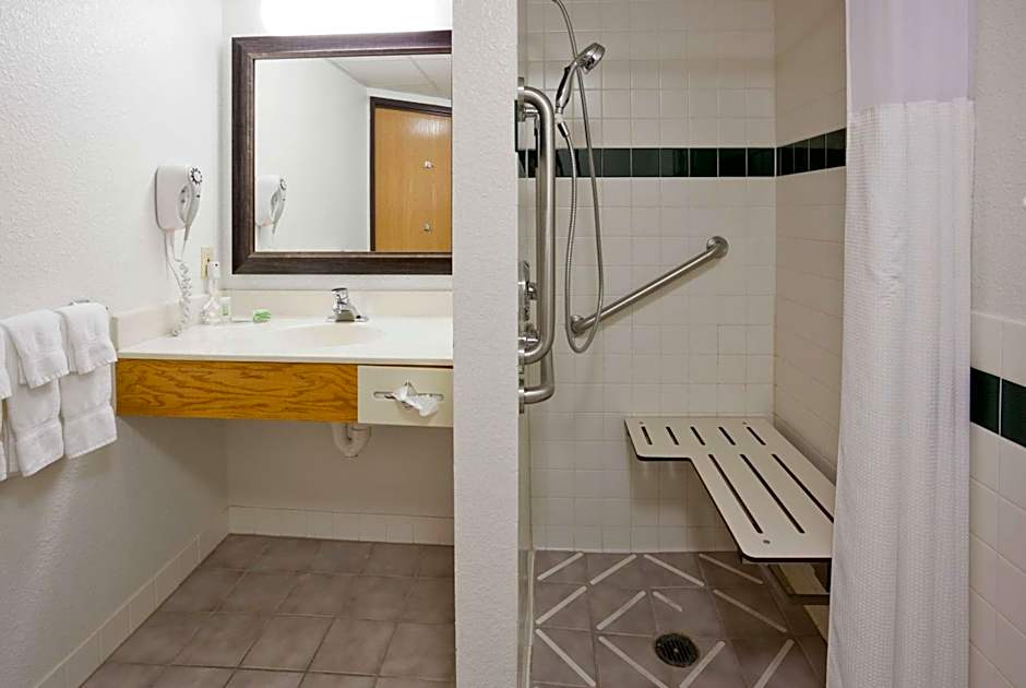 AmericInn by Wyndham Osceola