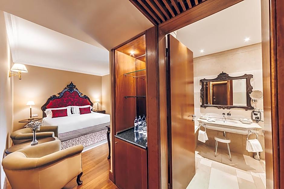 Convento do Espinheiro, Historic Hotel & Spa