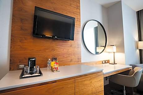 2 Double Beds - Wifi Available
