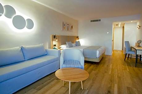 Triple Room with Sea View