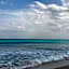 Palm Beach Hotel with Juliette Balconies! 2 blocks from beach! Historic Landmark