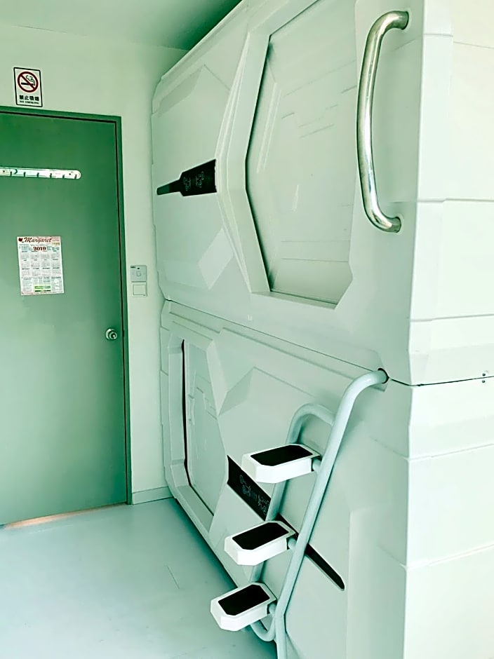 SPOT ON 89900 Jesselton Capsule Inn