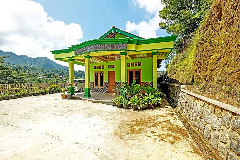 OYO Homes 91095 Desa Wisata Conto