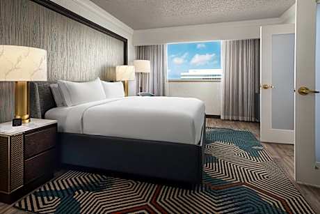 1 Bedroom Suite, 1 King, Sofa bed