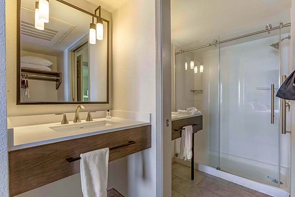 Windmill Suites Surprise - Phoenix, an Ascend Collection Hotel