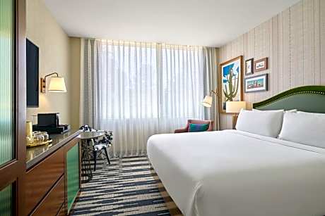 Deluxe King Room with Roll-in Shower - Mobility and Hearing Accessible