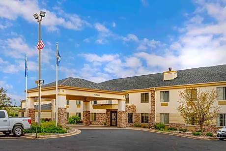 Comfort Inn & Suites Black River Falls I-94