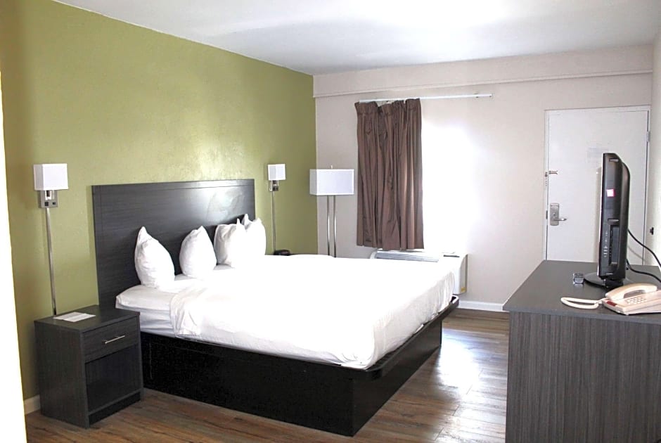 Photo 1 of 1 of 1 King Bed, Mobility Accessible, Pet-Friendly