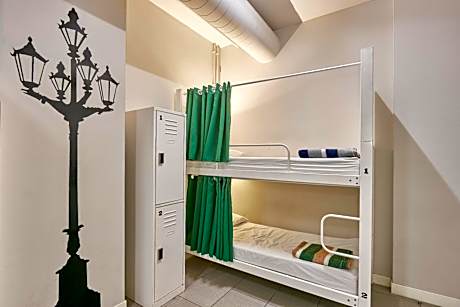 Bed in 18-Bed Mixed Dormitory Room