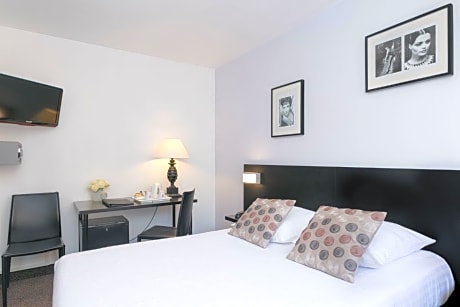 Standard Queen Room - Non-Smoking