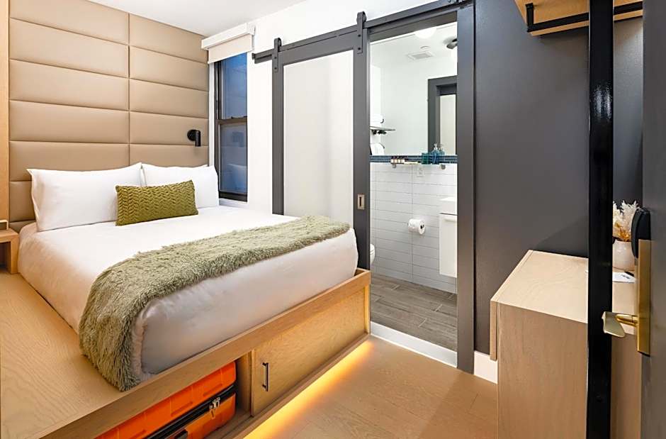 Little Charlie Hotel