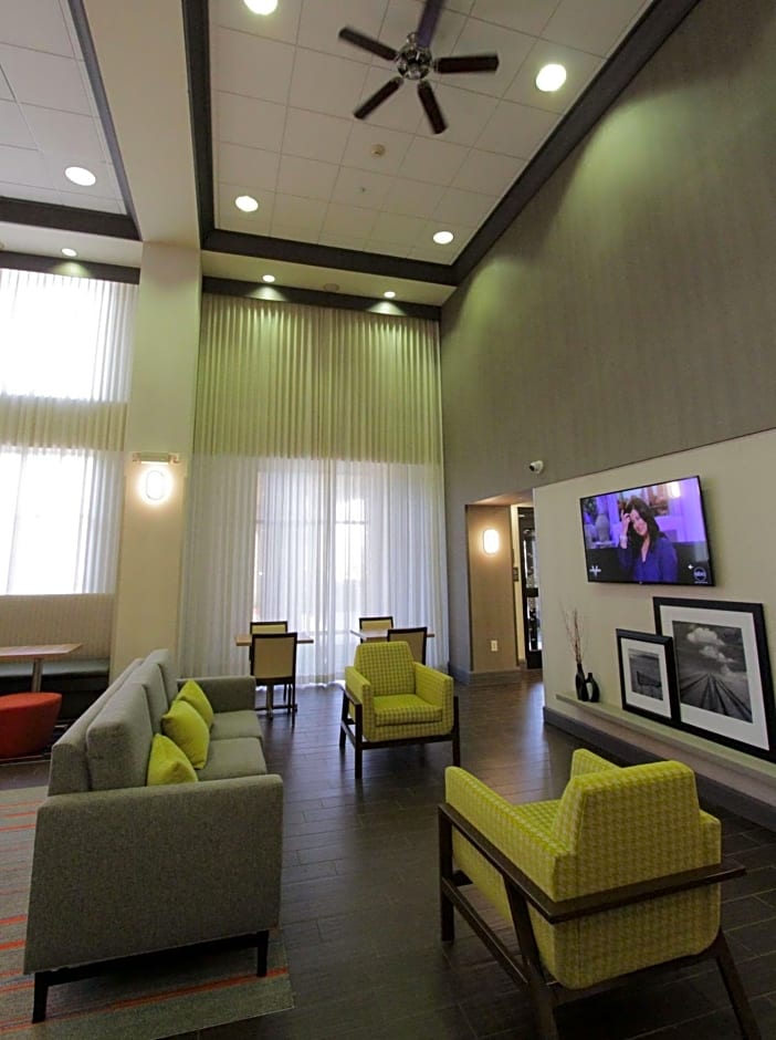 Hampton Inn By Hilton And Suites Seal Beach