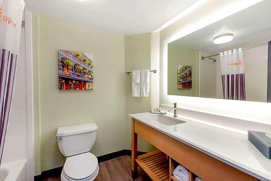 La Quinta Inn & Suites by Wyndham New Orleans Downtown