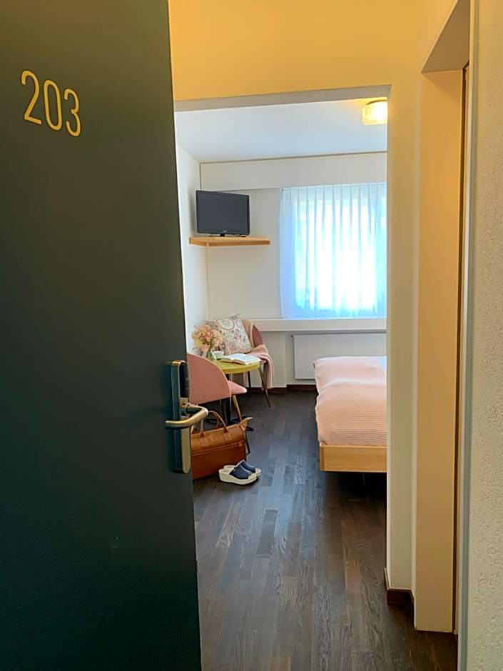 Hotel B&B Stossplatz anytime and easy self Check-in