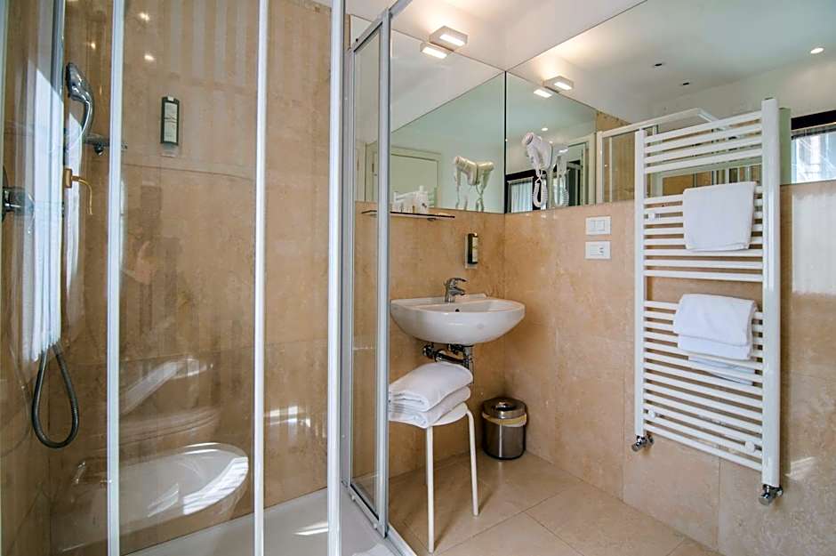 Leone Hotel