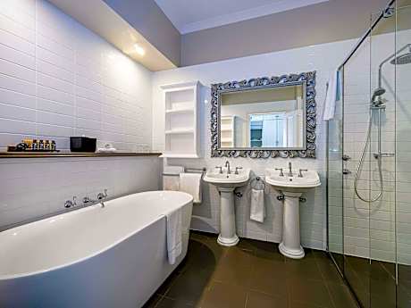 King Suite with Bath