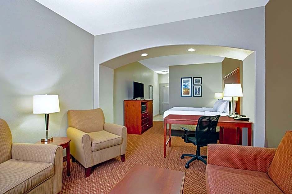 La Quinta Inn & Suites by Wyndham Fairfield