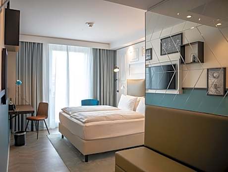 Premium Queen Room with City View