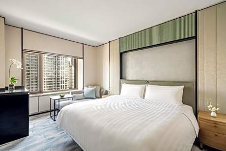 Deluxe City View Family Room