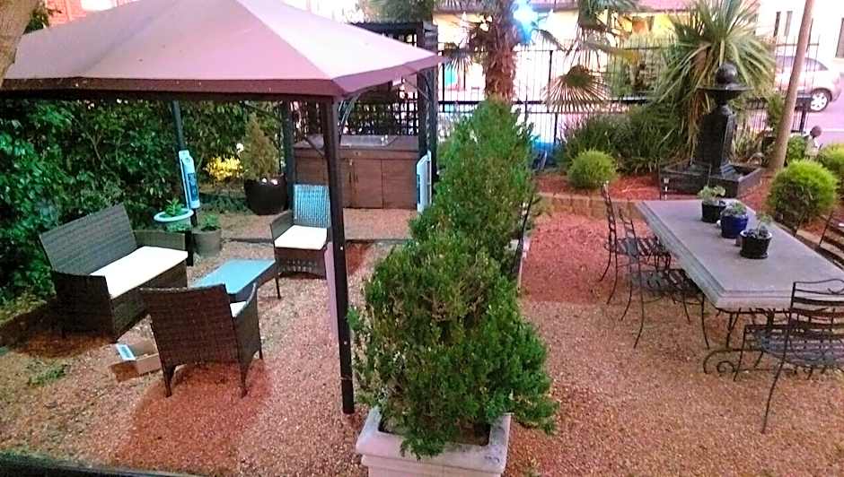 Country Plaza Motel