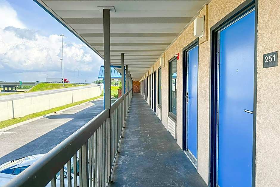 Hahira Inn By OYO near Valdosta