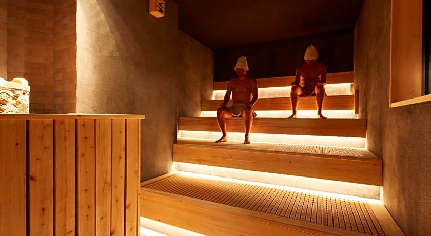 Rembrandt Cabin and Spa Shimbashi - Men Only