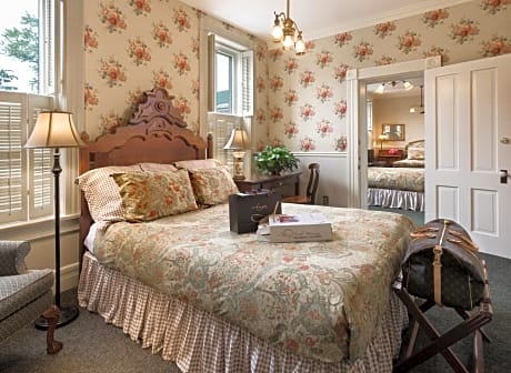 Queen Room with Spa Bath