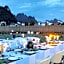 Yangshuo Tea Cozy-Free one way pick up service over 4 nights, English speaking, Yulong river location,Laundry service,Swimming pool, Bicycle rent