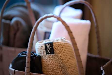 One-Bedroom Apartment with Balcony and Mountain View