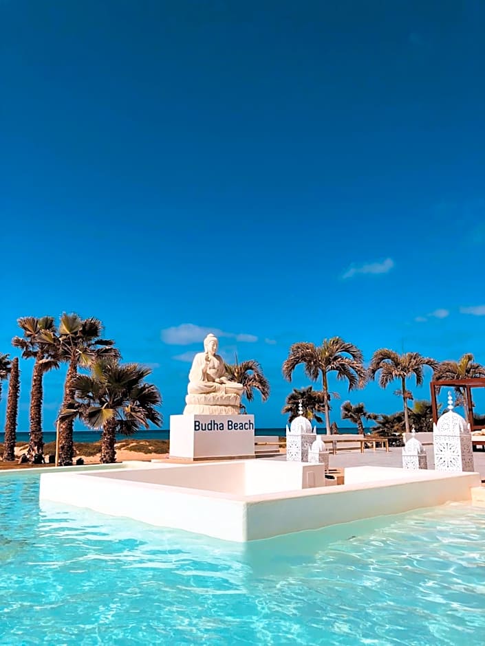 Hotel LIVVO Budha Beach