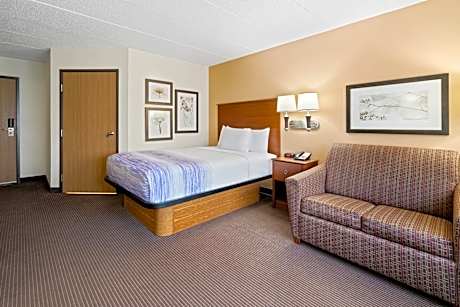 Queen Room - Mobility Access/Non-Smoking