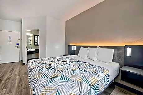 1 King Bed | Mobility Accessible Tub, Nsmk